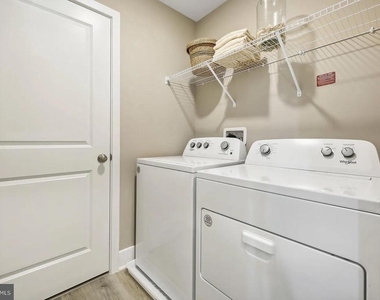 111 Charing Cross Drive - Photo Thumbnail 26