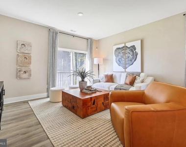 111 Charing Cross Drive - Photo Thumbnail 9