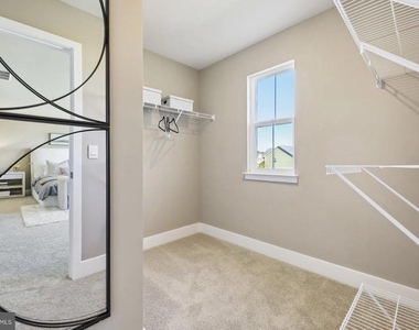 111 Charing Cross Drive - Photo Thumbnail 15