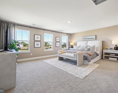 111 Charing Cross Drive - Photo Thumbnail 13