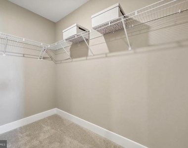 111 Charing Cross Drive - Photo Thumbnail 16