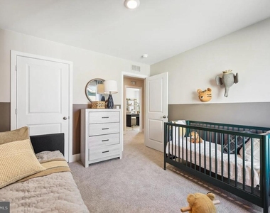 111 Charing Cross Drive - Photo Thumbnail 23