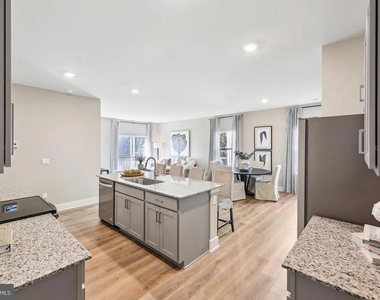 111 Charing Cross Drive - Photo Thumbnail 7