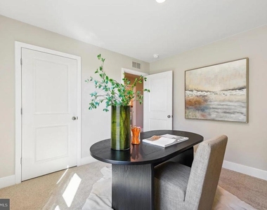 111 Charing Cross Drive - Photo Thumbnail 11