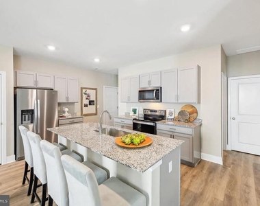 111 Charing Cross Drive - Photo Thumbnail 6