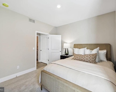 111 Charing Cross Drive - Photo Thumbnail 19