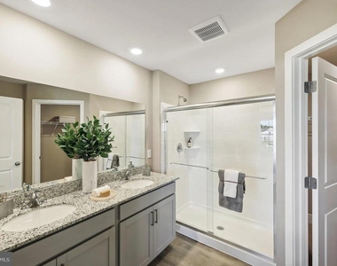 111 Charing Cross Drive - Photo Thumbnail 17