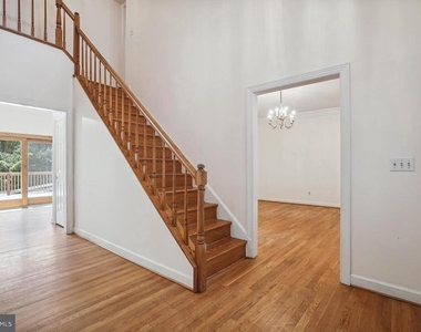72 Erin Drive - Photo Thumbnail 5