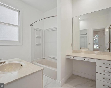 72 Erin Drive - Photo Thumbnail 16