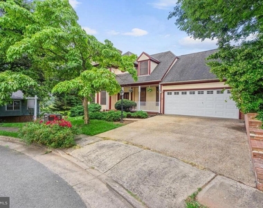 72 Erin Drive - Photo Thumbnail 1