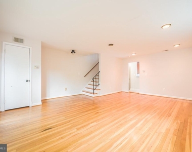 21 W Taylor Run Parkway W - Photo Thumbnail 4