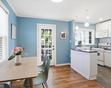 2147 S Oakland Street - Photo Thumbnail 7