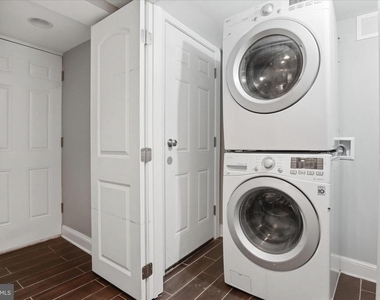 2147 S Oakland Street - Photo Thumbnail 17