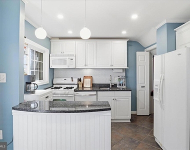 2147 S Oakland Street - Photo Thumbnail 9
