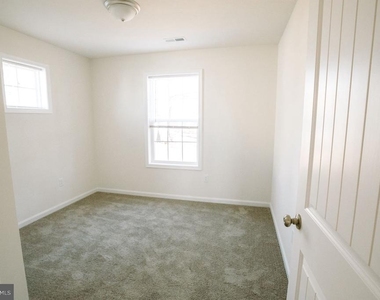 101 Pacer Drive - Photo Thumbnail 6