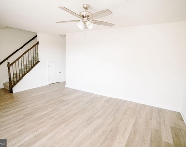 101 Pacer Drive - Photo Thumbnail 2