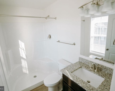 101 Pacer Drive - Photo Thumbnail 5