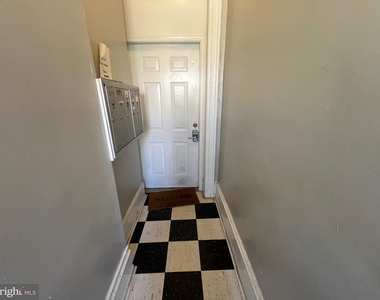 521 S 41st Street - Photo Thumbnail 4