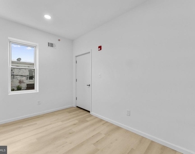 2600 S 7th Street - Photo Thumbnail 11
