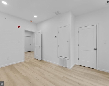 2600 S 7th Street - Photo Thumbnail 5