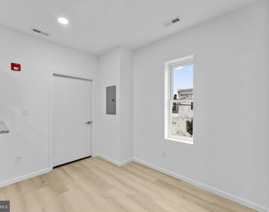 2600 S 7th Street - Photo Thumbnail 10