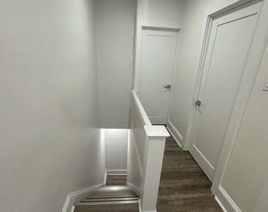 482 Martin Street - Photo Thumbnail 4