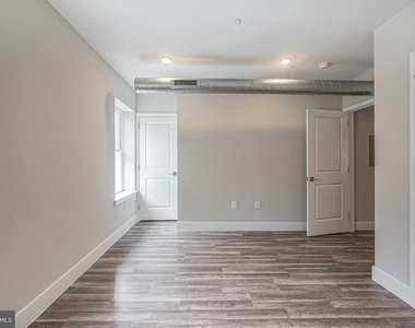 1070 N Front Street - Photo Thumbnail 16