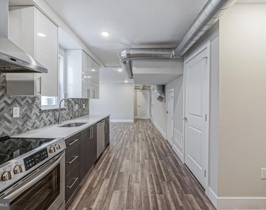 1070 N Front Street - Photo Thumbnail 9
