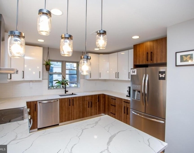 1815 Ingersoll Street - Photo Thumbnail 16