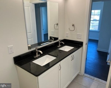 13499 Damar Drive - Photo Thumbnail 6