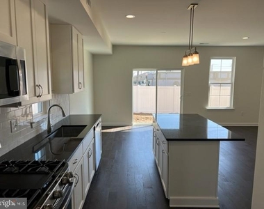 13499 Damar Drive - Photo Thumbnail 14