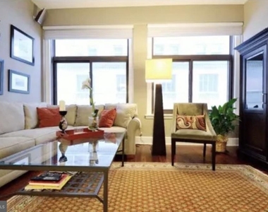 1500 Chestnut Street - Photo Thumbnail 2