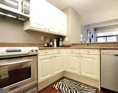 1500 Chestnut Street - Photo Thumbnail 7
