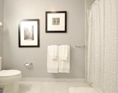 1500 Chestnut Street - Photo Thumbnail 15
