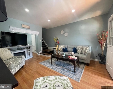 925 E Tioga Street - Photo Thumbnail 1