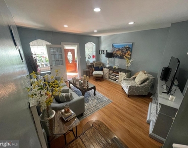 925 E Tioga Street - Photo Thumbnail 20