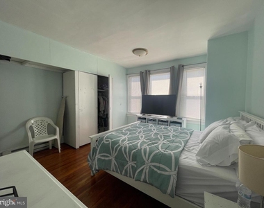 925 E Tioga Street - Photo Thumbnail 16