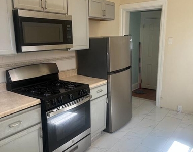 634 W Indiana Ave. - Photo Thumbnail 5