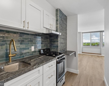 604 S Washington Square - Photo Thumbnail 2