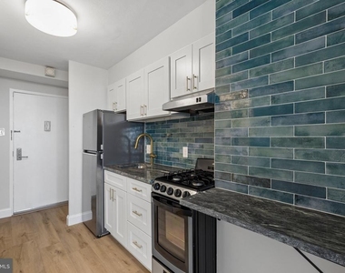 604 S Washington Square - Photo Thumbnail 3