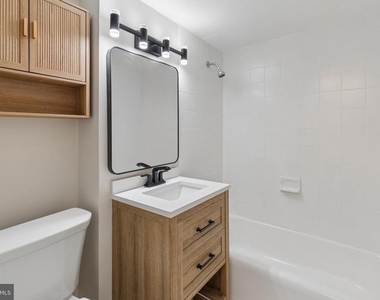 604 S Washington Square - Photo Thumbnail 6