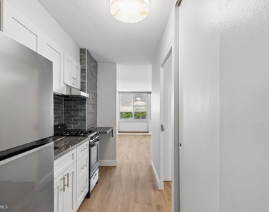 604 S Washington Square - Photo Thumbnail 4