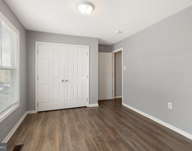1719 Ridge Avenue - Photo Thumbnail 16