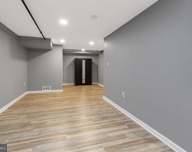 1719 Ridge Avenue - Photo Thumbnail 9