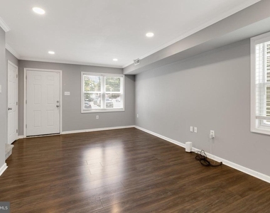 1719 Ridge Avenue - Photo Thumbnail 4