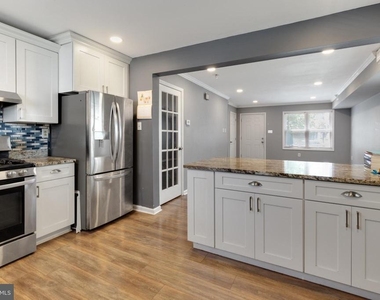 1719 Ridge Avenue - Photo Thumbnail 6