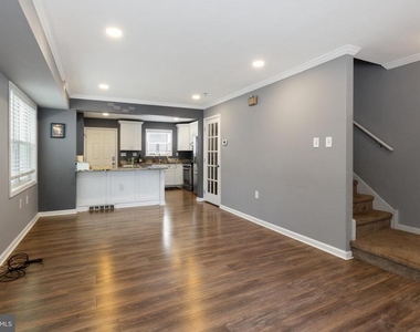 1719 Ridge Avenue - Photo Thumbnail 2