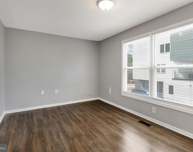 1719 Ridge Avenue - Photo Thumbnail 14