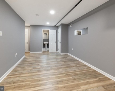 1719 Ridge Avenue - Photo Thumbnail 10