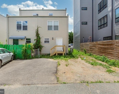 1719 Ridge Avenue - Photo Thumbnail 8